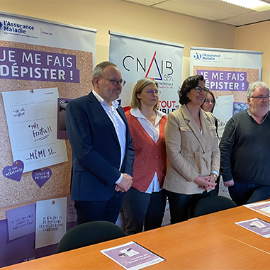 Photo de la conférence en présence du directeur